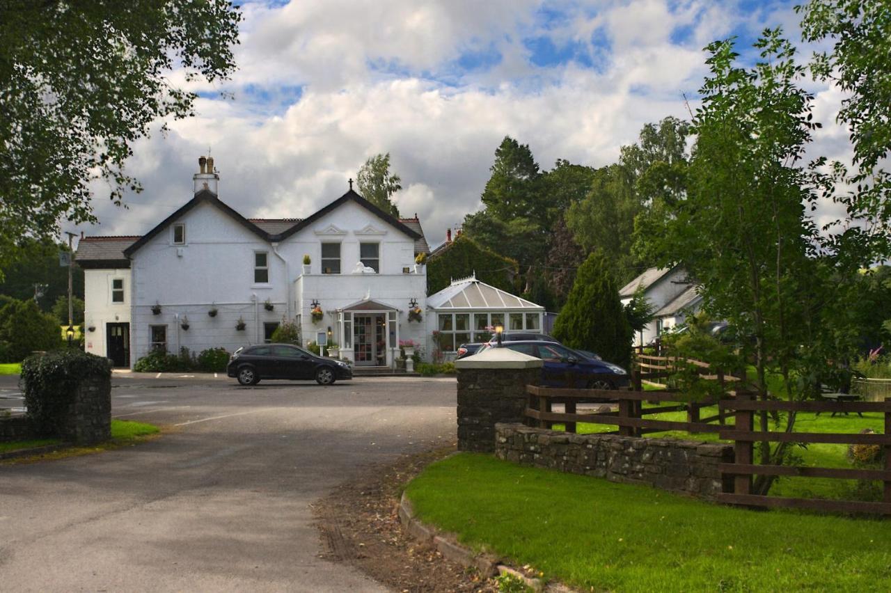 Отель The White House Sennybridge Экстерьер фото